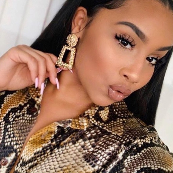 BLOGGER FAVE 🔥 Statement gold drop earrings - Picture 4 of 8